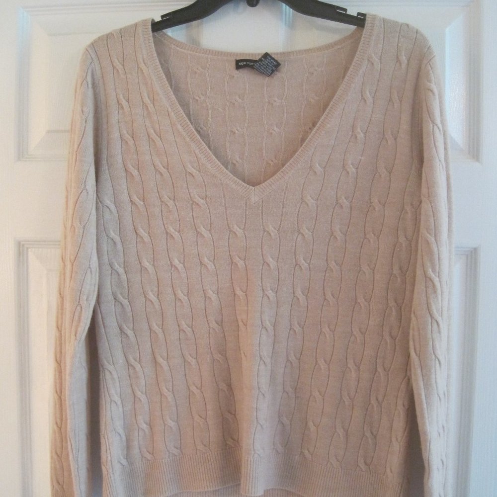 NEW YORK AND COMPANY OATMEAL BEIGE V-NECK SWEATER